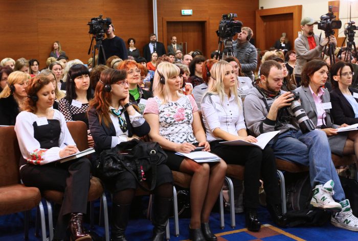 Украинские журналисты на пресс-конференции в посольстве США